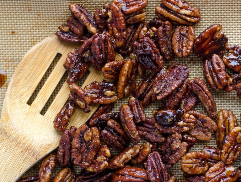Read more about the article Spicy Maple Pecans