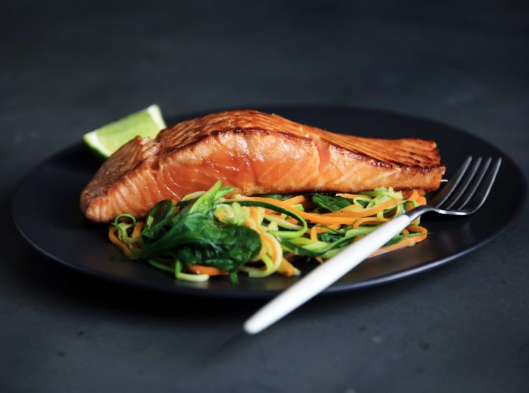 Read more about the article Maple-marinated Salmon with Beet Salad and Grilled Leeks
