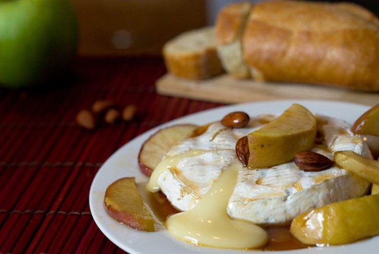 Baked Brie with Quebec Maple Syrup