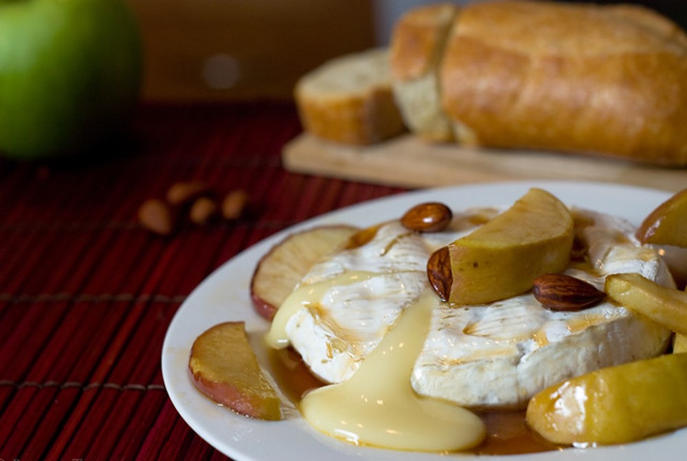 Baked Brie with Quebec Maple Syrup | La Ferme Martinette | Maple recipe